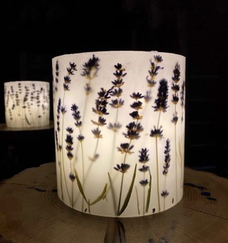 Lampion z prawdziwymi kwiatami lawendy 